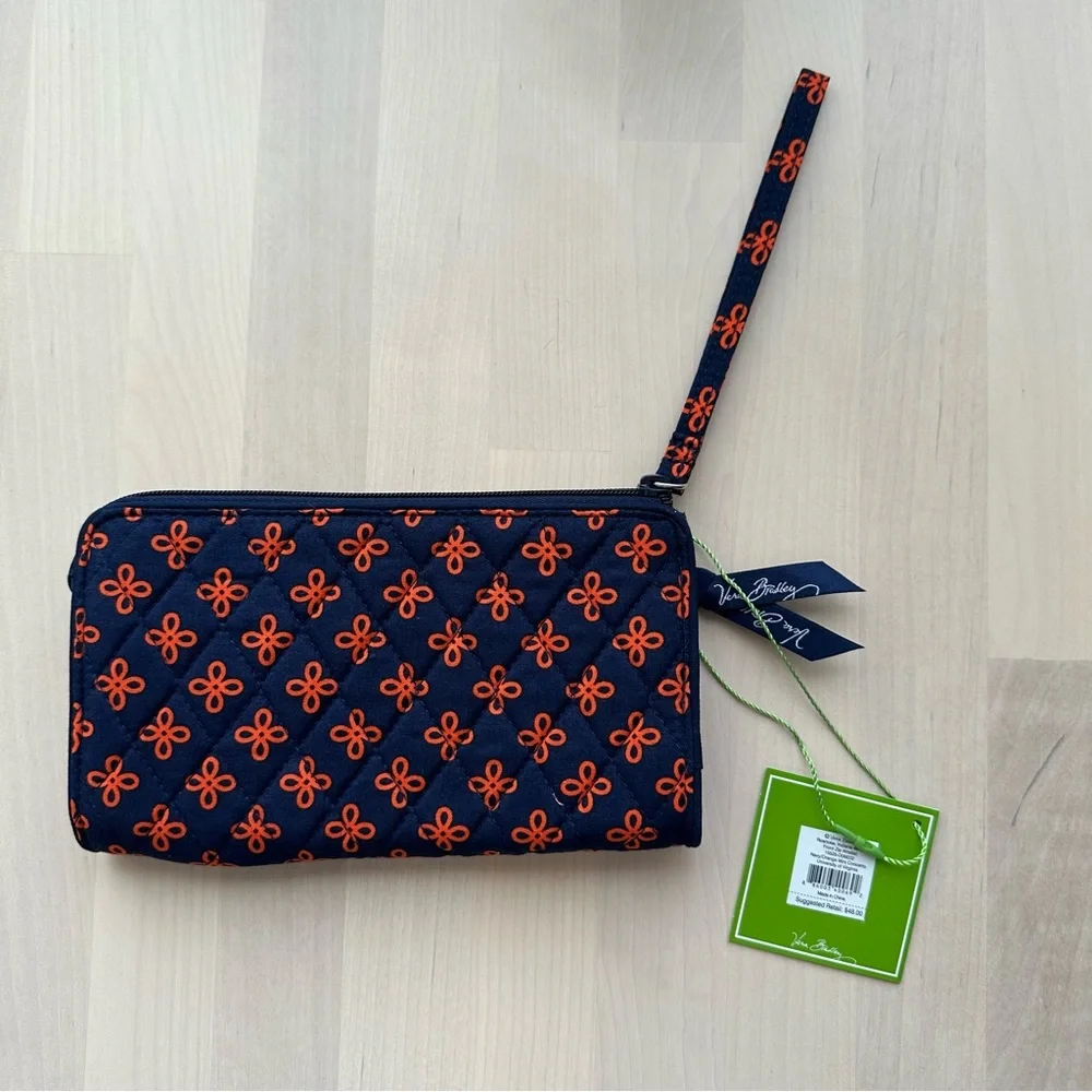 New Vera Bradley University of Virginia UVA Front Zip Wristlet - Picture 2 of 13